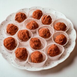 PIATTO CON PIROTTINI E PRALINES