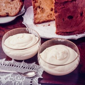 PANETTONE E CIOTOLE CON CREMA DI PANNA MONTATA - 5796