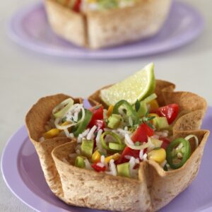 CESTINI DI TORTILLAS CON RISO BASMATI POMODORI AVOCADO MAIS PEPERONI PORRI LIME  PEPERONCINO PICCANTE - 1229