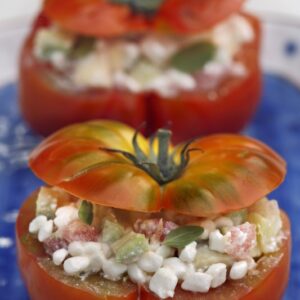 POMODORI RIPIENI CON FIOCCHI DI LATTE AVOCADO POMODORO CIPOLLOTTO MAGGIORANA - 1245