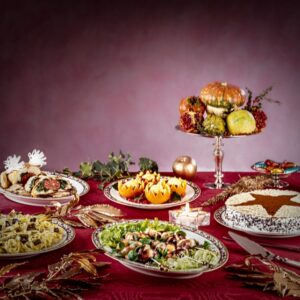 TAVOLATA RUSTICA, SPIEDINI DI SCAMPI AL RADICCHIO, TAGLIATELLE CON CARCIOFI E TARTUFO, POLLO RIPIENO AL COTECHINO, STELLA DI NATALE - S157930 - 2639