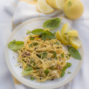 SPAGHETTI CON BASILICO MENTA LIMONE E FORMAGGIO - 9151