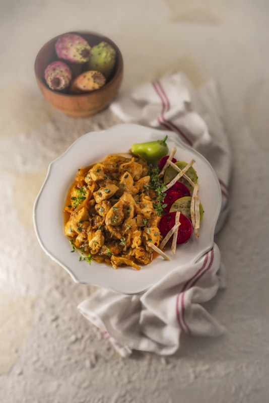 SPEZZATINO DI POLLO IN AGRODOLCE CON CAVOLO CAPPUCCIO FICHI D'INDIA SEDANO RAPA - 2980