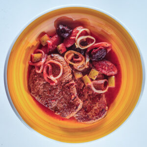 STRACOTTO CON SALSA DI VINO ROSSO E PRUGNE - 6974