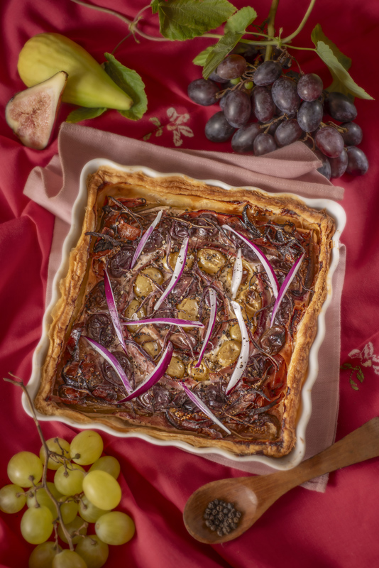TORTA SALATA DI UVA FICHI CIPOLLE E PROSCIUTTO CRUDO - 9223