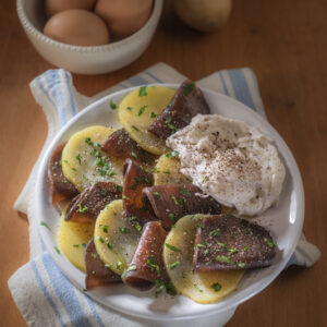 UOVA IN CAMICIA CON PATATE E BARBABIETOLE - 3931