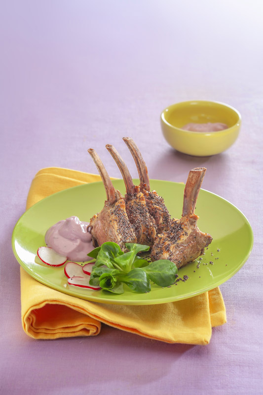 CARRÉ DI AGNELLO AL PAPAVERO CON SALSA ALLO YOGURT DI MIRTILLI - 3228