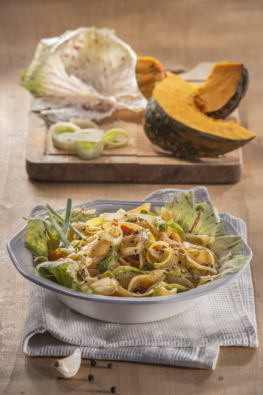 CONCHIGLIE CON RADICCHIO VARIEGATO ZUCCA PORRI E PEPE - 4717