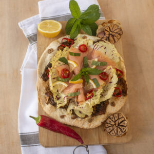 FOCACCIA CON AGLIO RADICCHIO VARIEGATO SALMONE PEPERONCINO ARANCIA - 0840