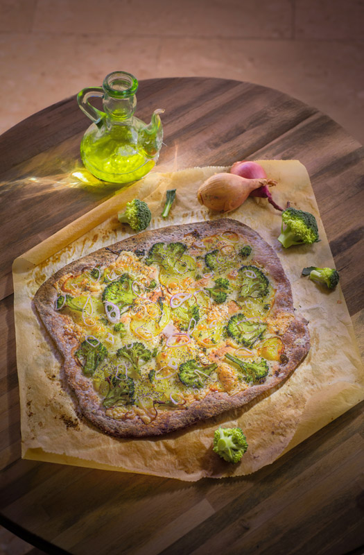 FOCACCIA CON FORMAGGIO AVOCADO RUCOLA BASILICO E LIMONE - 8320