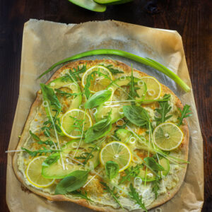 FOCACCIA CON FORMAGGIO AVOCADO RUCOLA BASILICO E LIMONE - 8830
