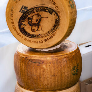 FORME DI PARMIGIANO REGGIANO DI DI VACCHE BIANCHE - 06138