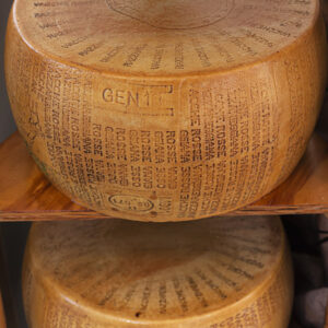 FORME DI PARMIGIANO REGGIANO DI DI VACCHE ROSSE - 06117