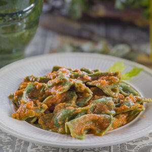 STRICCHETTI VERDI CON SALSA DI POMODORO ALL'EMILIANA - GT6J2881