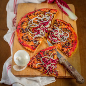 PIZZA CON MOZZARELLA E POMODORO RADICCHIO E CIPOLLA - 8810