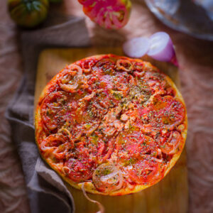 PIZZA TATIN CON POMODORI CUORE DI BUE E SCALOGNI - 0440