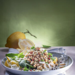 TARTARE  DI SALMONE MARINATO CON OLIO LIMONE SANTOREGGIA BASILICO PINOLI PEPE - 5104