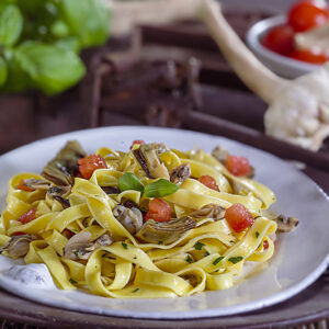 FETTUCCINE CON ARSELLE E CARCIOFI  - GT6J3084