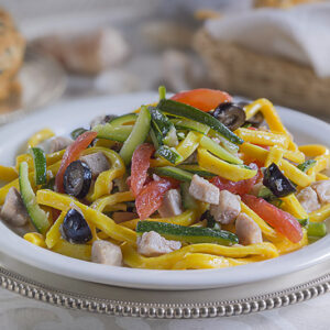 MACCHERONI ALLA CHITARRA CON ZUCCHINE SPADA E OLIVE - GT6J2966