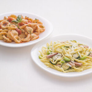 ORECCHIETTE AL POMODORO, TROFIE CON FAVE ZUCCHINE E PANCETTA - GT6J2779