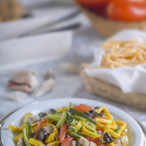 MACCHERONI ALLA CHITARRA CON ZUCCHINE SPADA E OLIVE - GT6J2965