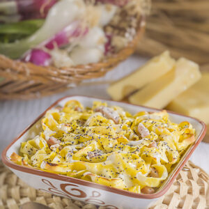 TAGLIATELLE GRATINATE CON SEMI DI PAPAVERO E PROSCIUTTO - GT6J2953