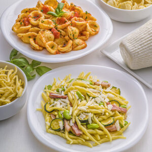ORECCHIETTE AL POMODORO, TROFIE CON FAVE ZUCCHINE E PANCETTA - GT6J2782