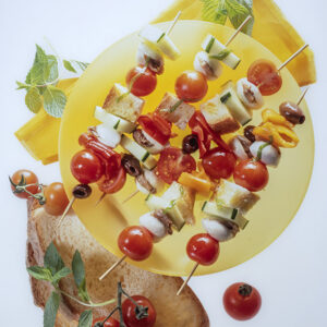 SPIEDINI CETRIOLI, CROSTINI DI PANE, ESTATE, MENTA, MOZZARELLE CILIEGIA, OLIVE NERE, PEPERONI, POMODORI - 7063