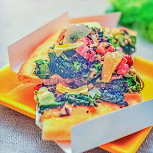 PIZZA CON CATALOGNA, SCAROLA E SPECK - S 2204480 - 8397