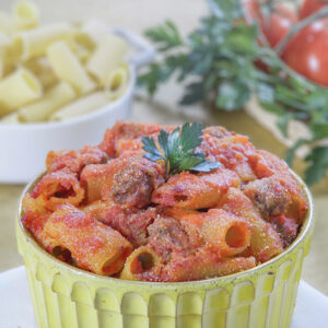 RIGATONI AL FORNO CON POLPETTINE DI CARNE - GT6J2396