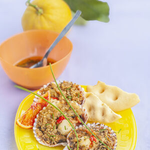 PICNIC - CAPESANTE GRATINATE CON PANGRATTATO ARANCIA PREZZEMOLO UOVO ERBA CIPOLLINA - 4848