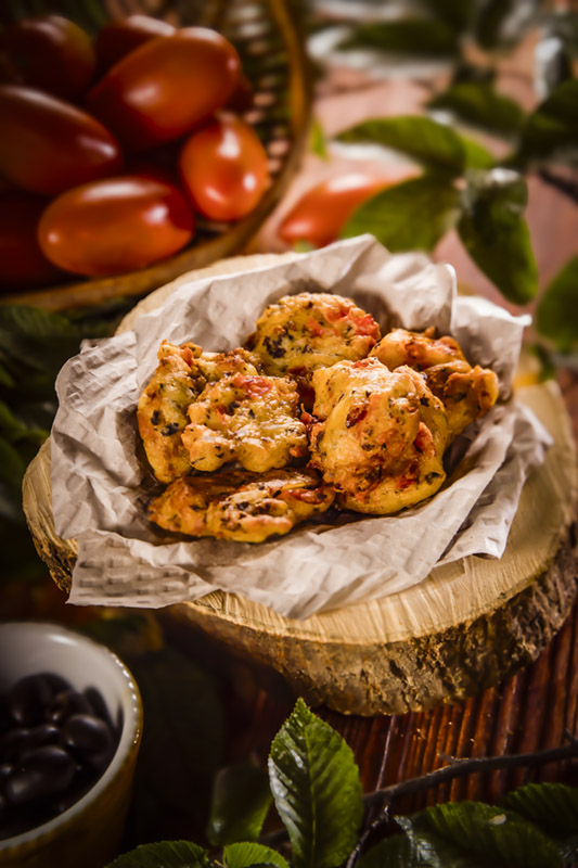 BOCCONCINI DI POMODORI, OLIVE E ACCIUGHE - GT6J0249