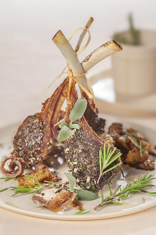 COSTOLETTE DI AGNELLO ALLE ERBE CON AGLIO E ACCIUGHE - 5322