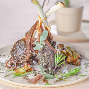 COSTOLETTE DI AGNELLO ALLE ERBE CON AGLIO E ACCIUGHE – 5323