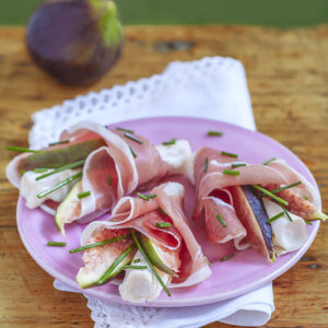 CON I FICHI - ANTIPASTO DI CHEVRE FICHI PROSCIUTTO CRUDO - 7093