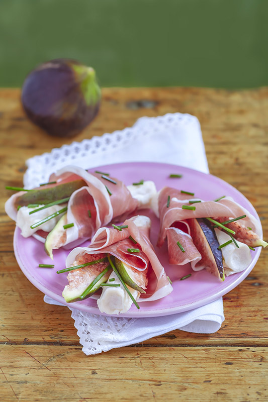 CON I FICHI - ANTIPASTO DI CHEVRE FICHI PROSCIUTTO CRUDO - 7093