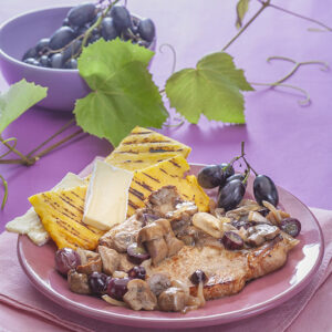 CON QUALCHE CHICCO D'UVA - COSTATA DI MAIALEN CON FUNGHI UVA NERA POLENTA E BRIE – 7113