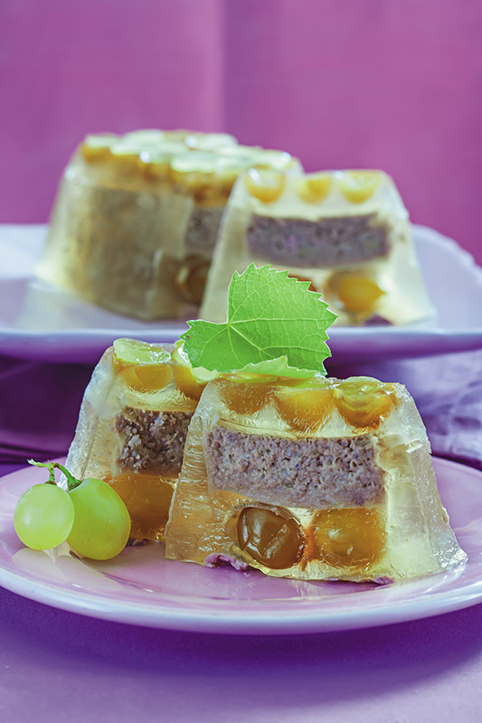 CON QUALCHE CHICCO D'UVA - PATÉ DI VITELLO AL BRANDY IN GELATINA CON UVA BIANCA - 7122