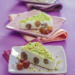 CON QUALCHE CHICCO D'UVA - PANNA COTTA CON UVA MOSCATO E GRANELLA DI PISTACCHI - 7208