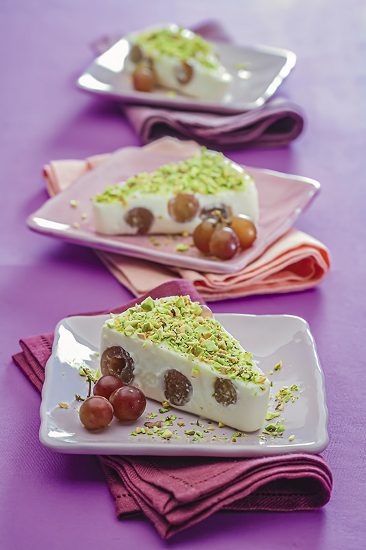 CON QUALCHE CHICCO D'UVA - PANNA COTTA CON UVA MOSCATO E GRANELLA DI PISTACCHI - 7208