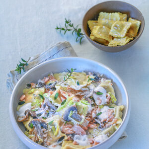 RAVIOLI CON CHAMIGNON PORRI MIRTO PANNA SALMONE - 0057