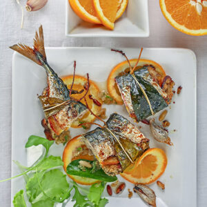 SGOMBRI CON ARANCIA PANGRATTATO PINOLI PREZZEMOLO AGLIO - 0097