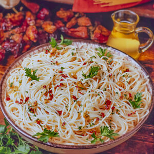 SPAGHETTI AGLIO, OLIO, PEPERONCINO, PREZZEMOLO - S340810 - 2188