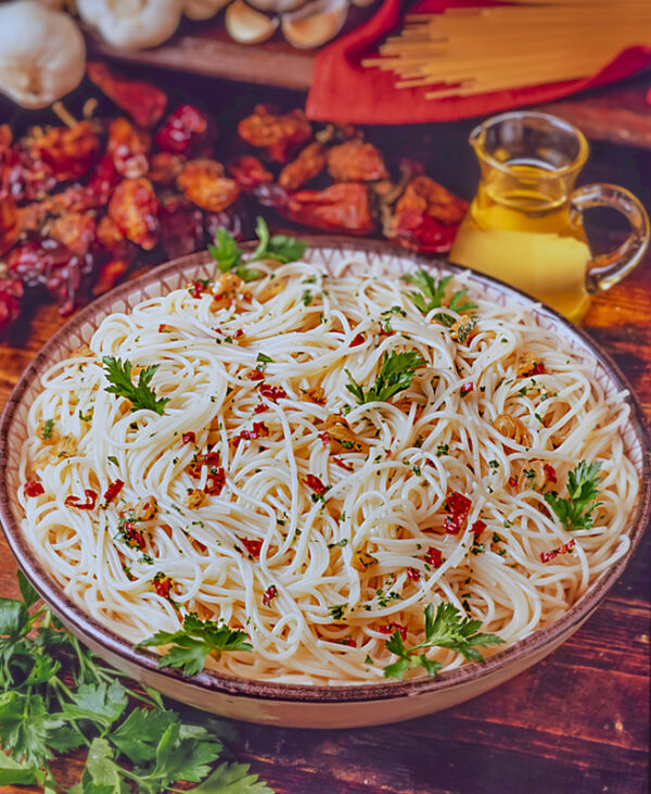 SPAGHETTI AGLIO, OLIO, PEPERONCINO, PREZZEMOLO - S340810 - 2188