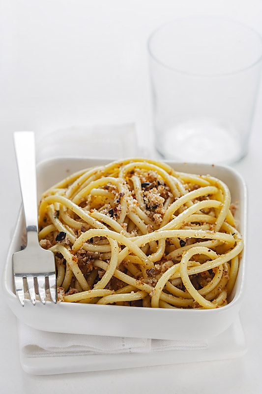 BUCATINI CON ACCIUGHE E PANE - 3907