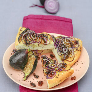 PIÙ FICHI – FOCACCIA SALATA CON CIPOLLA FICHI UVA PASSA PEPE - 1474