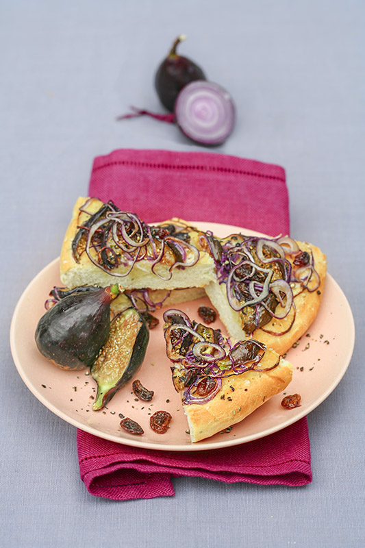 PIÙ FICHI – FOCACCIA SALATA CON CIPOLLA FICHI UVA PASSA PEPE - 1474