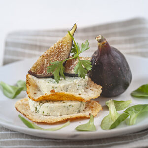 PIÙ FICHI – FORMAGGIO ALLE ERBE CON FOGLIE DI PECORINO E FICHI - 1444