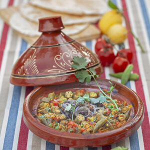 TAGINE DI OKRA E POMODORI CON PAPRICA PEPERONCINO CORIANDOLO CURCUMA LIMONE CIPOLLA FRITTA- MAROCCO - 0301