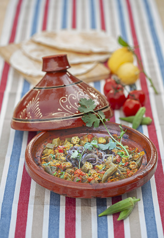 TAGINE DI OKRA E POMODORI CON PAPRICA PEPERONCINO CORIANDOLO CURCUMA LIMONE CIPOLLA FRITTA- MAROCCO - 0301